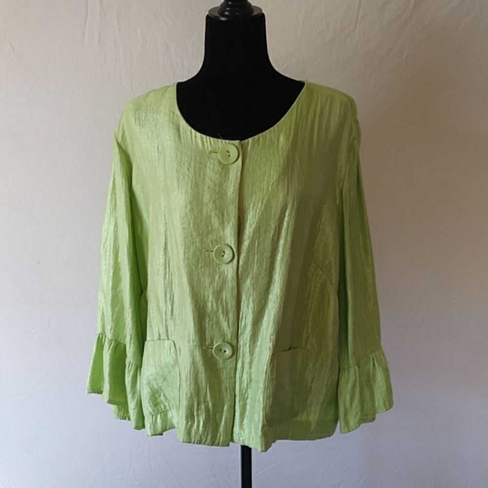 18W Ruby Rd pastel green button top